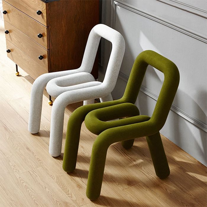 Silla lateral de terciopelo estilo diseñador para el hogar, silla de comedor abierta con acabado mate