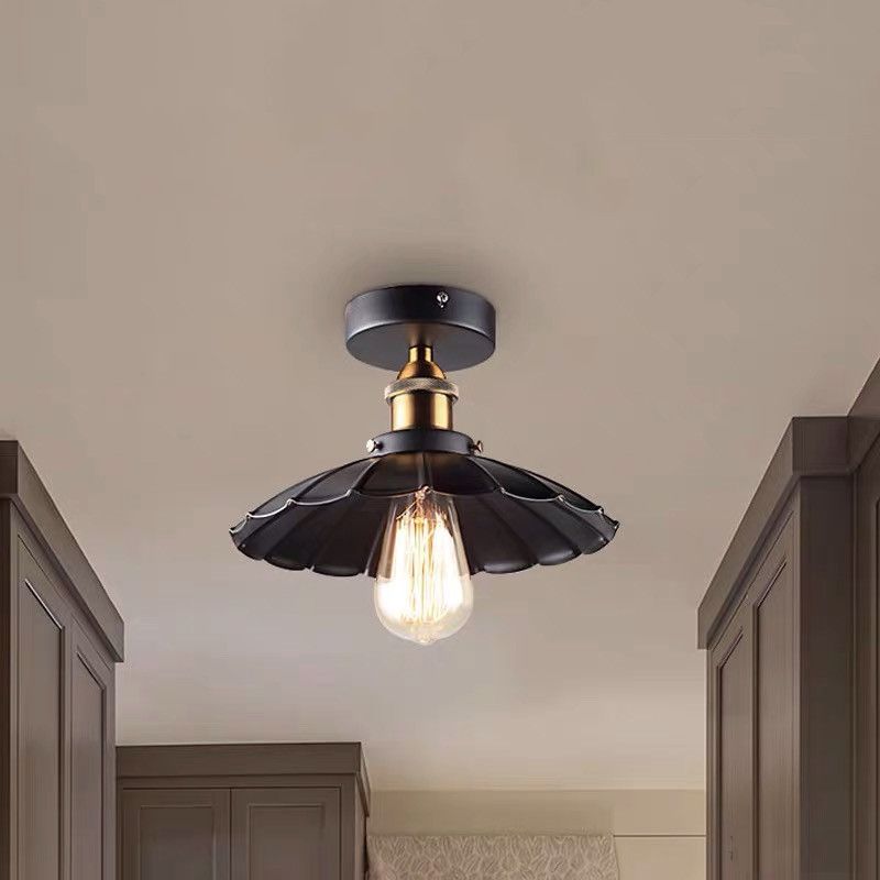 Noir près de lampe à plafond style industriel metal de plafond évasé