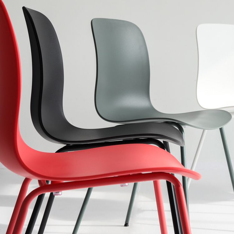 La salle à manger en plastique contemporaine préside des chaises de salle à manger en métal sans bras pour un usage domestique