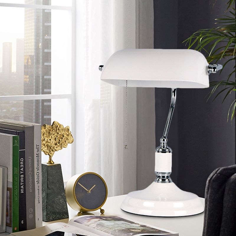 Table de nuit à demi-cylindre classique clair verre blanc 1-Light Light Pull Chain Desk Lampe