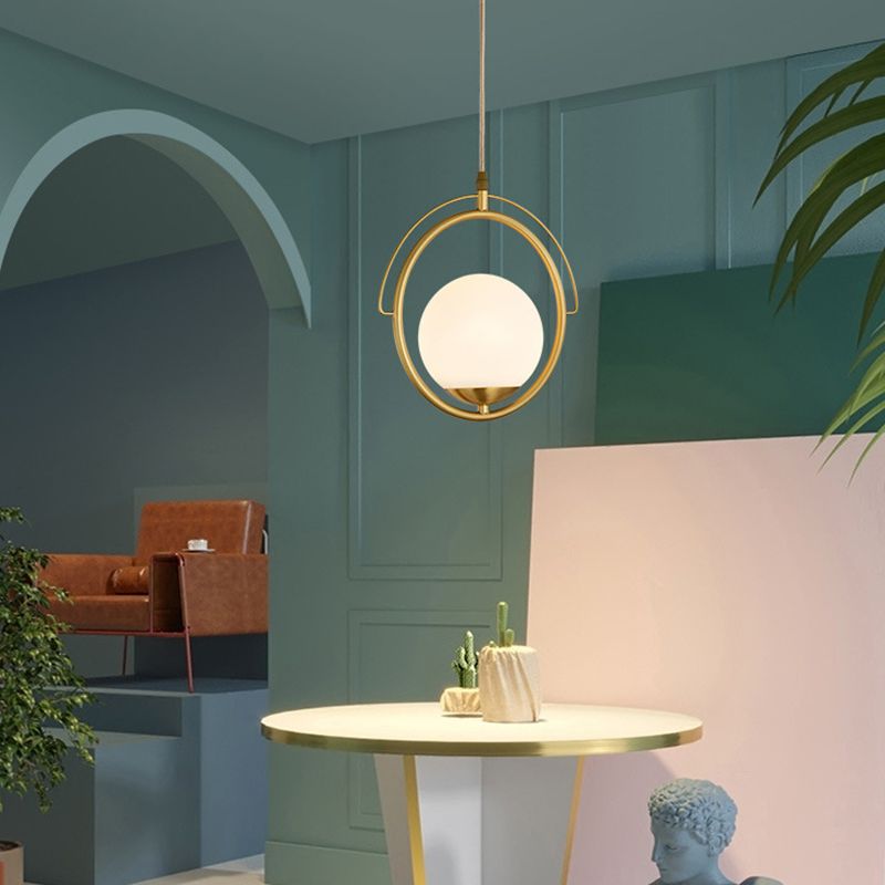 11.5 "Diameter Brassring Eenmalige lichtophanging Lamp Witglas Balschaduw Moderne stijl Verlichtingsarmatuur voor slaapkamer