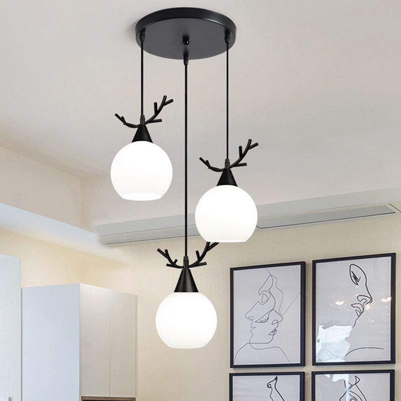 Moderne creatieve hanglamp Lacquered Iron Globe hangende lamp met witte glazen schaduw