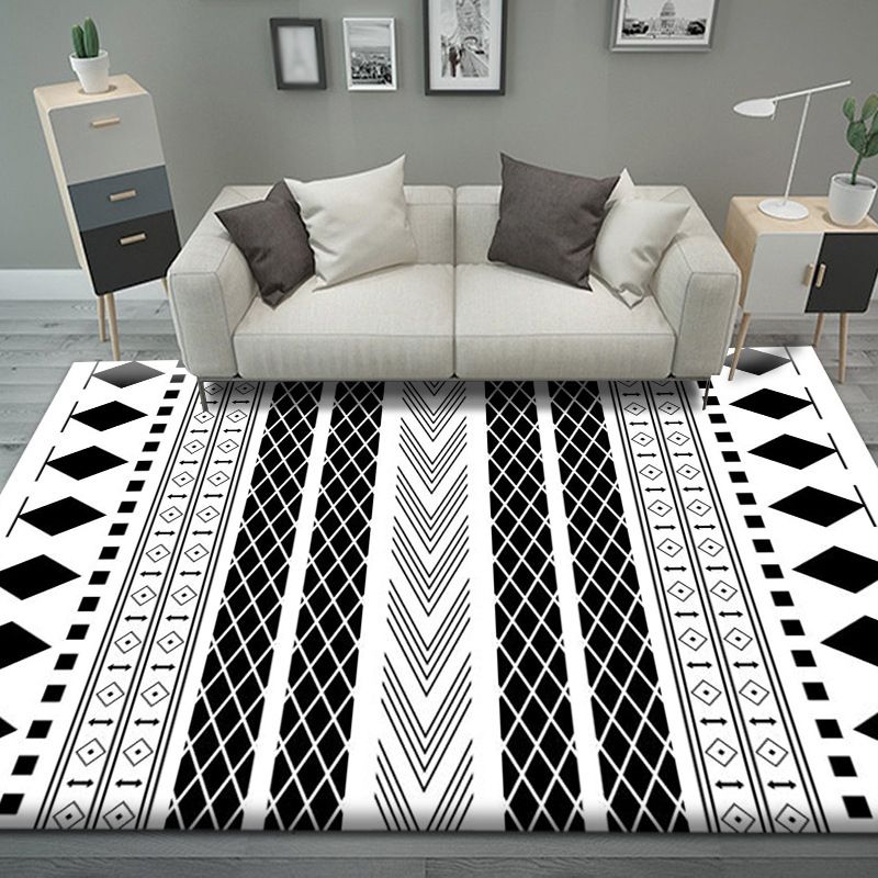 Black Pattern Rug Polyeter Simple Rug Stain Resistant Rug for Living Room