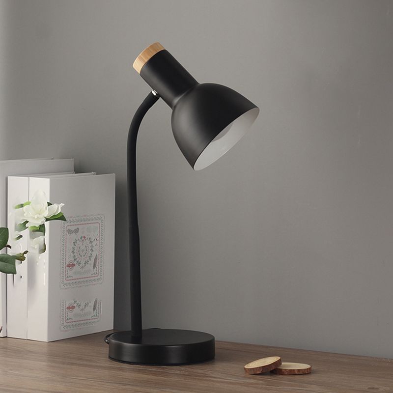 Lampada da tavolo a forma di campana in stile moderno Lampada da comodino in metallo a 1 luce
