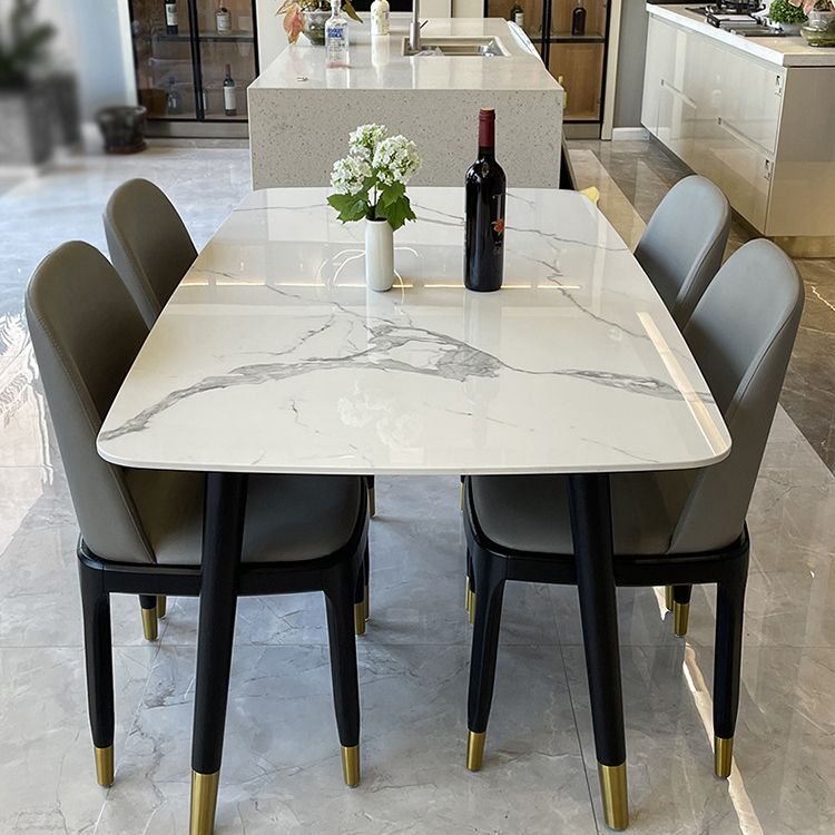 Mesa de comedor de piedra con 4 piernas negras