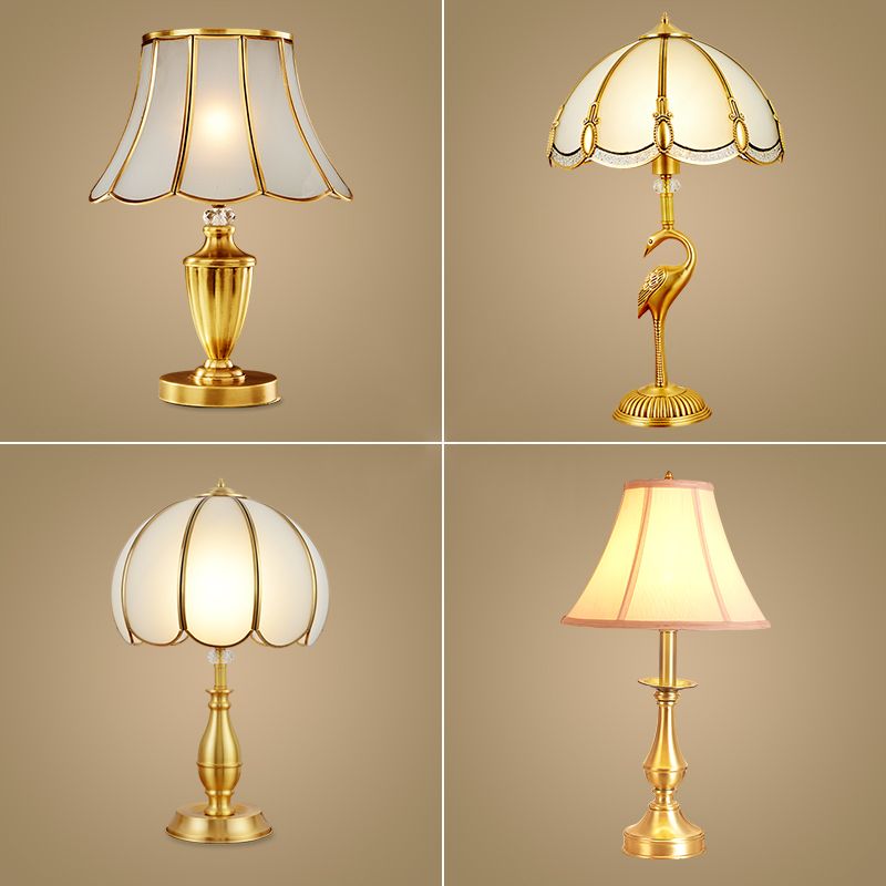 Lampada da comodino da comodino a 1 luce in vetro smussato con illuminazione da tavolo minimalista in ottone