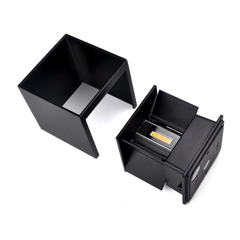 Moderne kreative LED -Wandlampenmeinung Schmiedeeisen geometrische Wandleuchten für Außenräume