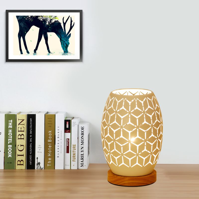 Lampada da comodino modernista oblunga in metallo a 1 testa per camera da letto in bianco con design scavato