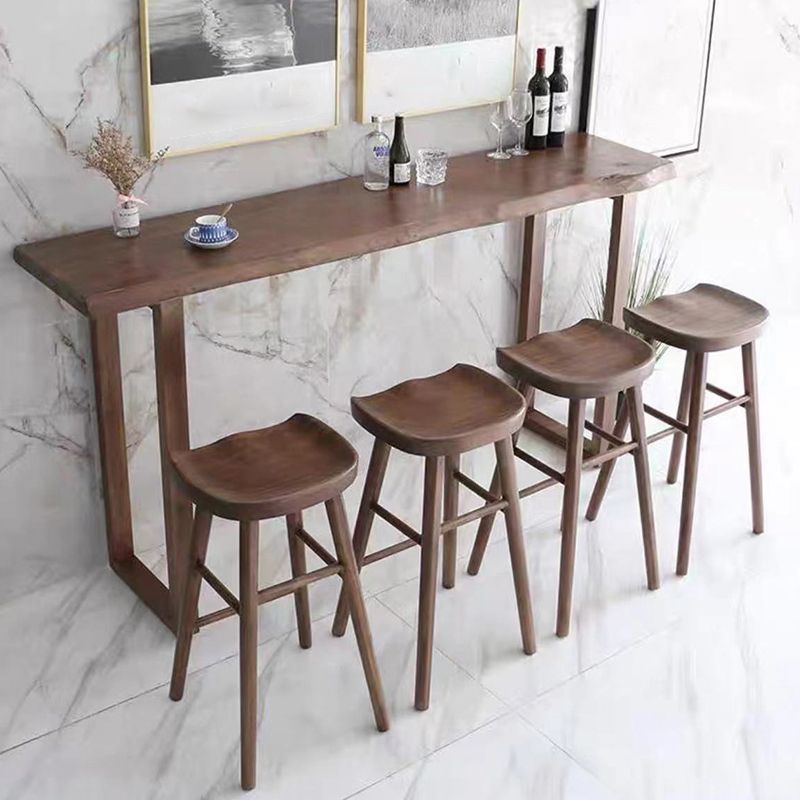 Zeitgenössischer Barhocker aus massivem Holz für den Innenbereich mit Sitz und Fußstütze aus Holz