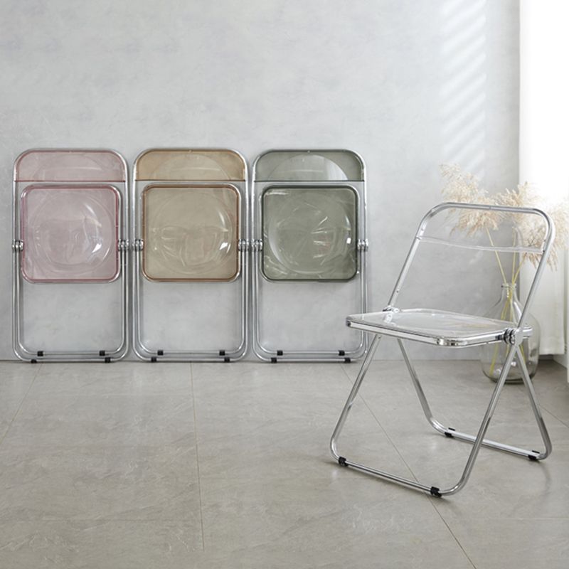 Les chaises latérales en plastique pliantes de conception industrielle ouvrent la chaise latérale de salle à manger arrière