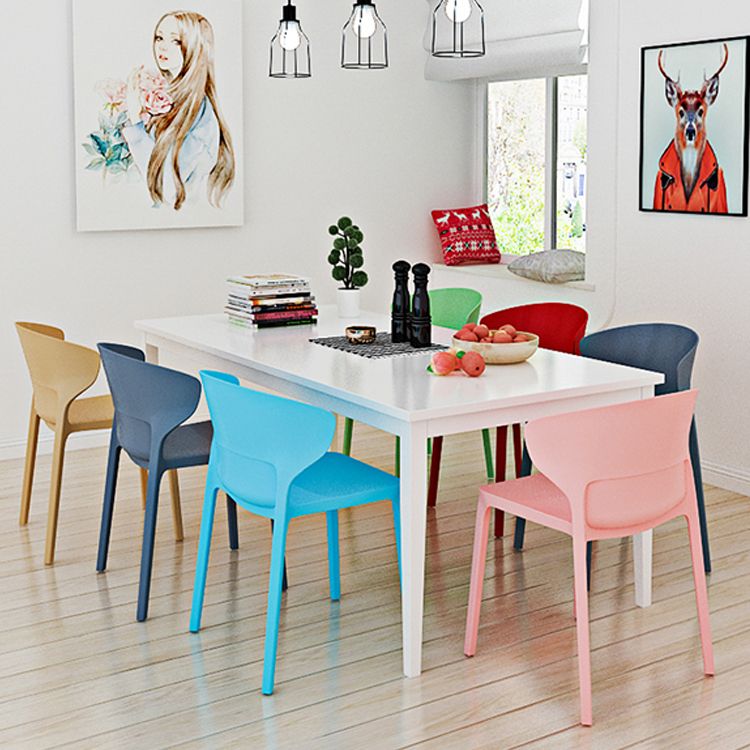 Cocina nórdica del estilo glamoroso que cena las sillas que cenan las sillas laterales sin brazos apilables
