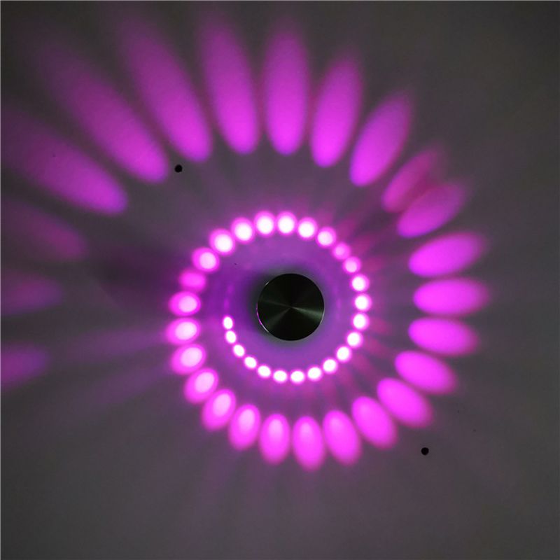 Moderne stijl RGB kleur wandlamp wit uitgeholde vlindersconstructie verlichting met ijzeren vierkante schaduw