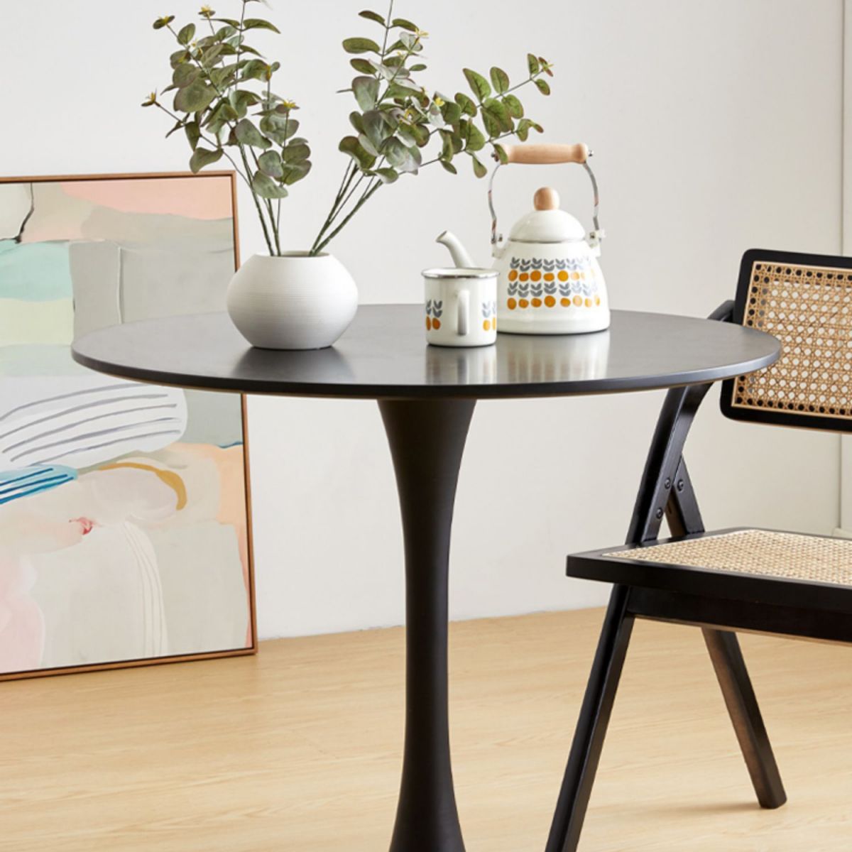 Simplicity Style Round Table Wood Dining Site Table with Tulip Base