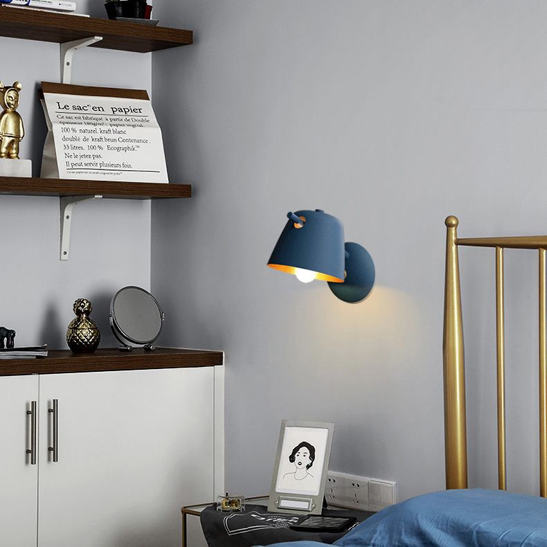 Luz de pared simple de hierro lacado en lámpara de pared geométrica de estilo geométrico de estilo creativo moderno para dormitorio