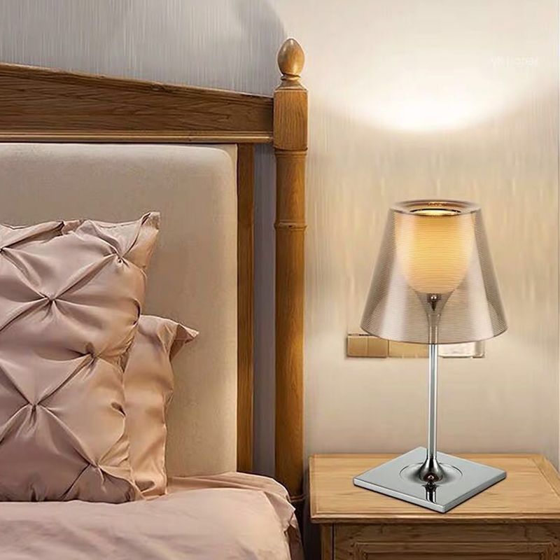 Kleurrijke metalen tafellamp eigentijdse stijl 1 lichte tafellamp voor slaapkamer