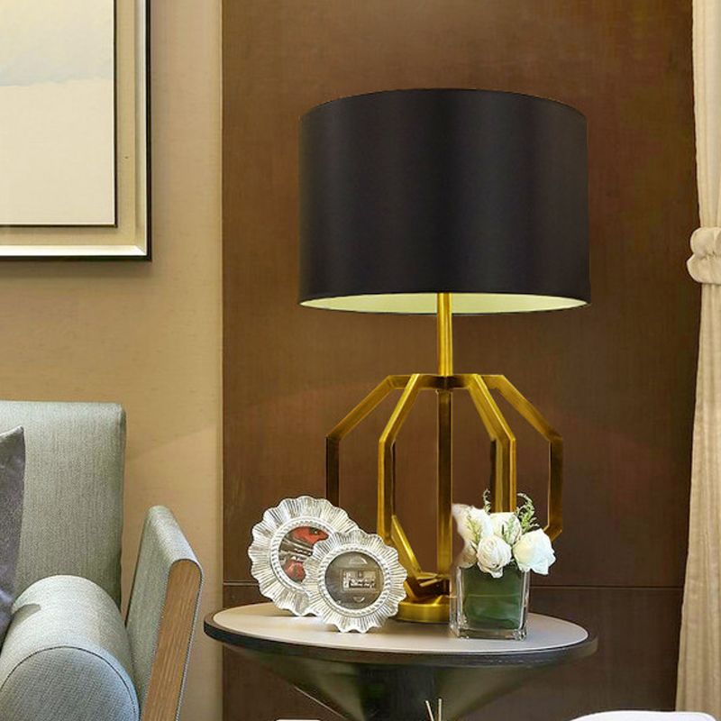 Modernistische gearceerde nachtkastje lampstof 1 lamp leesboek licht in zwart met metalen basis