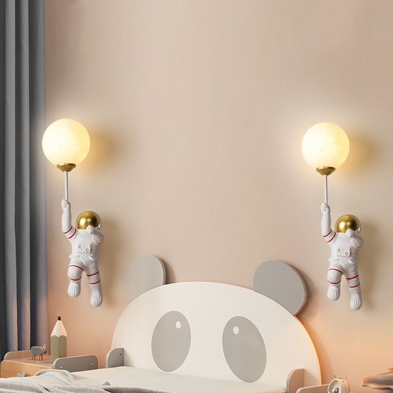 Astronauts Resin Material Wall Sconce 1 Head Wall Mounted Light Fixture for Child Room