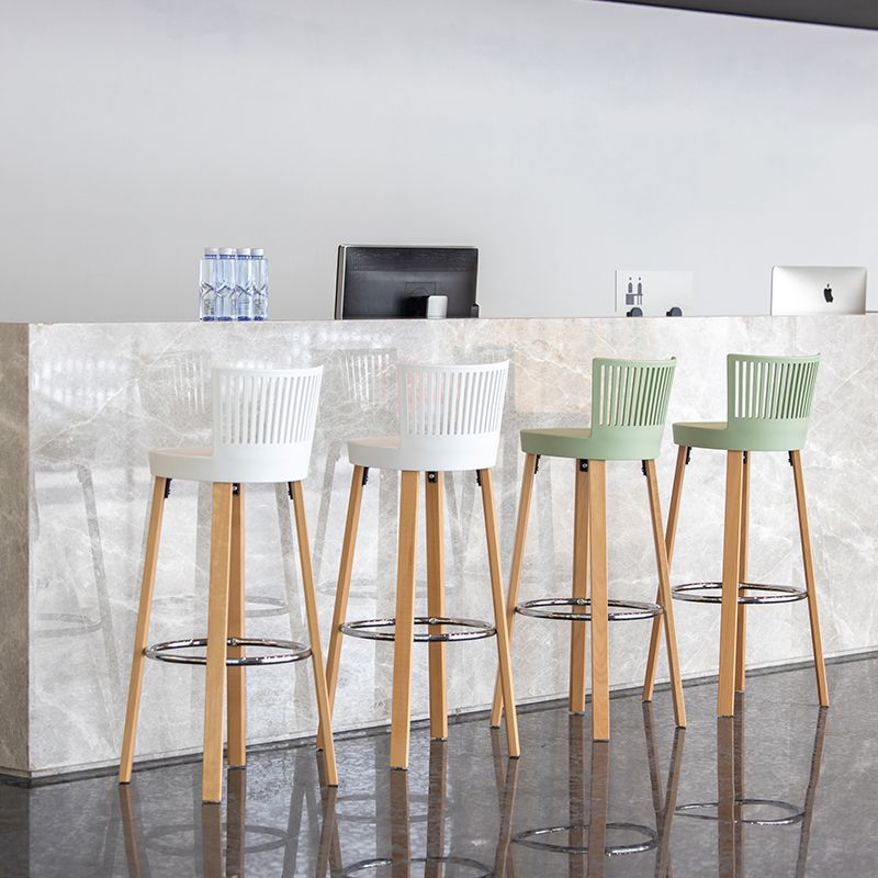 Taburete de bar contemporáneo, taburete de bar sin brazos de plástico con base de madera