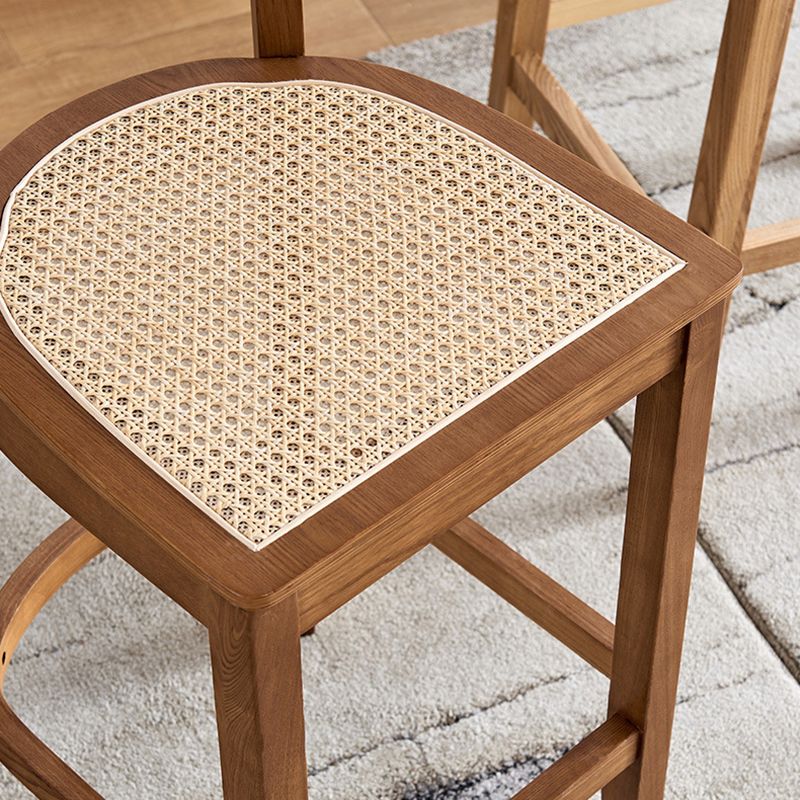 Taburete de bar de madera maciza de estilo moderno con reposapiés Taburete de bar con respaldo bajo