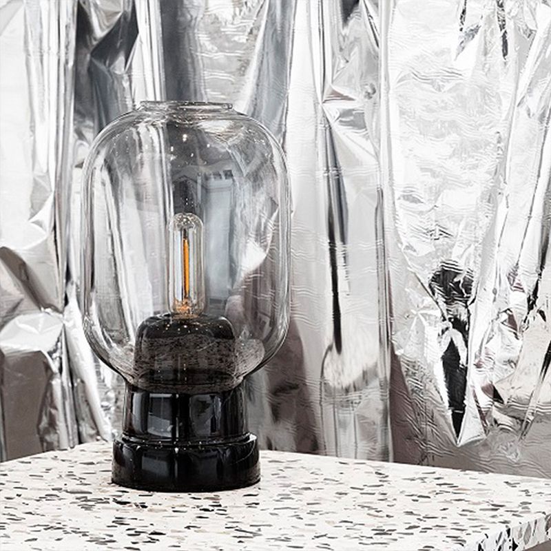 Table de chambre elliptique légère fumée en verre gris 1 tête lampe de nuit moderne en noir