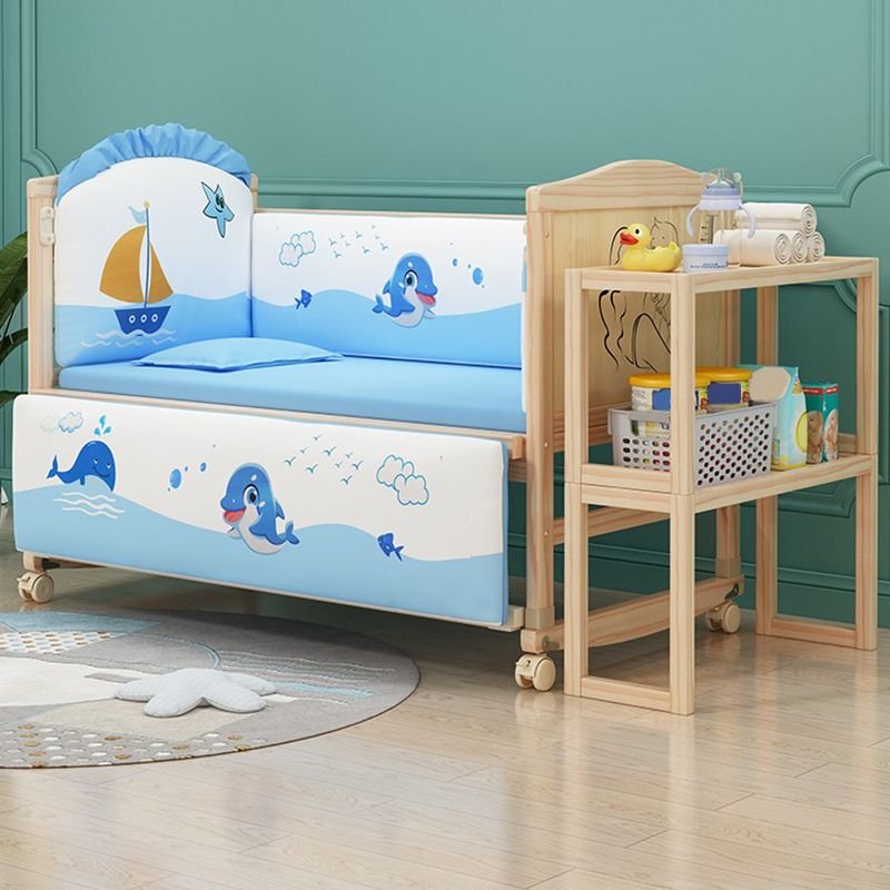 Wooden Contemporary Nursery Bed Animal Pattern Crib with Casters
