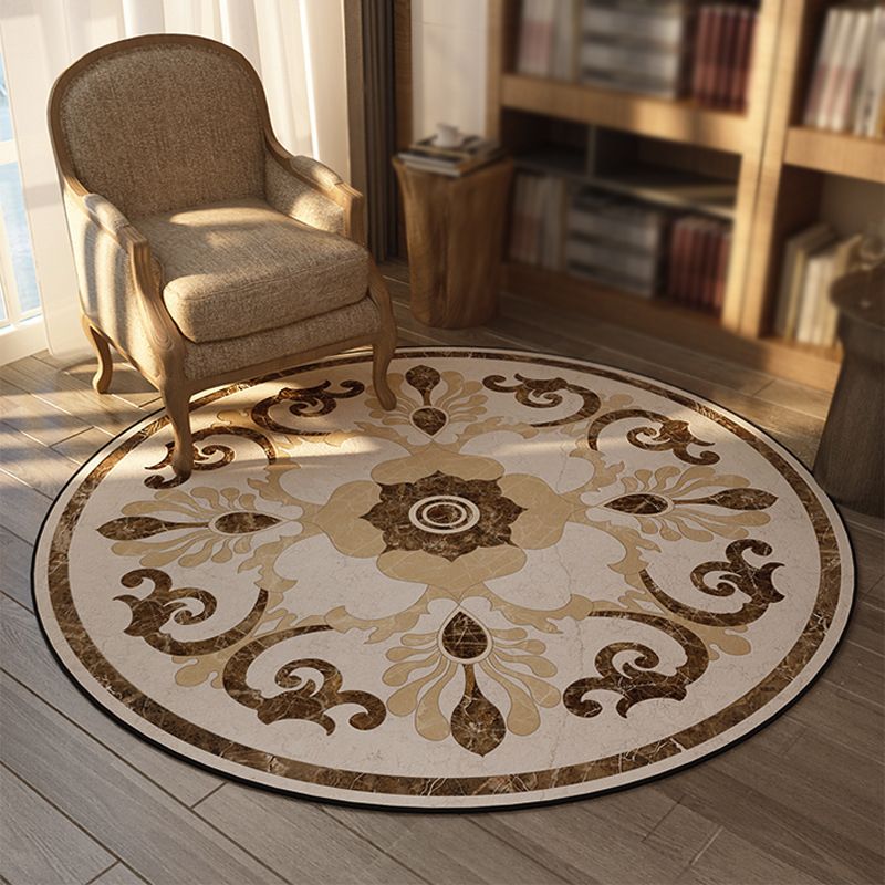 Dark Brown Vintage Rug Polyester Graphic Rug Stain Resistant Rug for Living Room