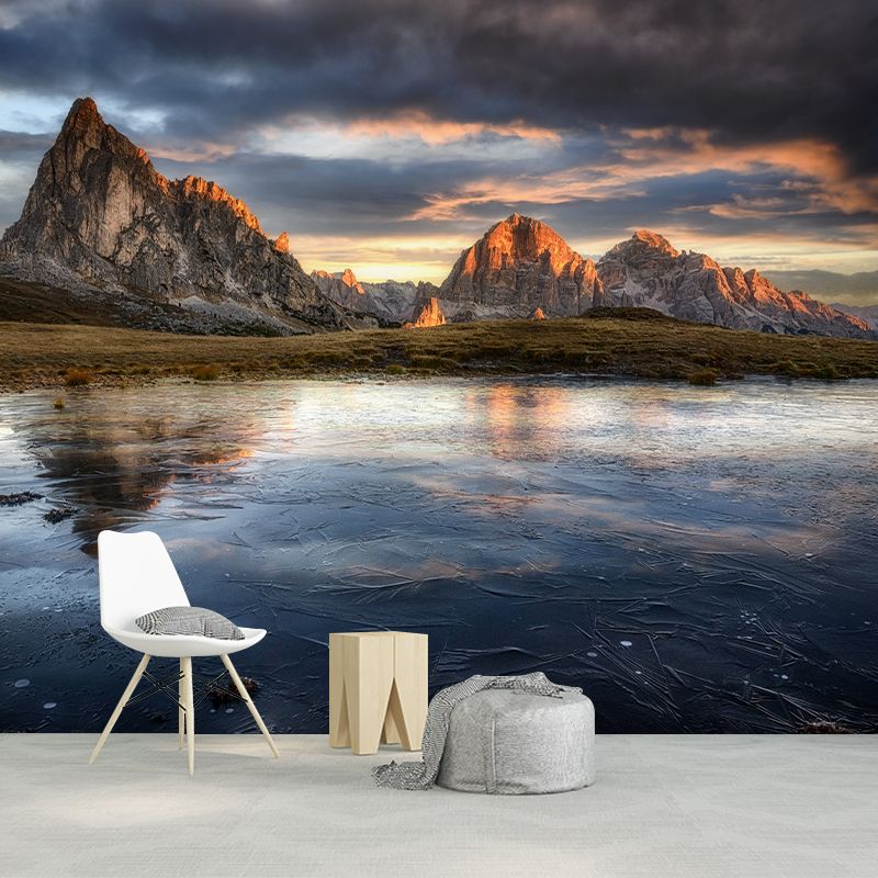 Wunderschöne Wandtapete mit Berglandschaft für die Wohnzimmerdekoration in dunkler Farbe