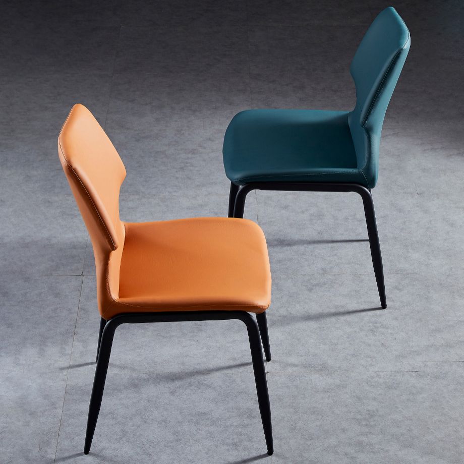Chaises de salle à manger en cuir de style contemporain chaises sans bras avec des jambes en métal