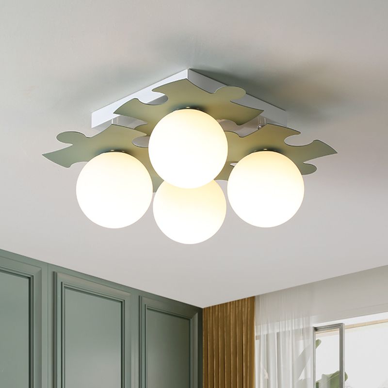 Globe di vetro bianco semi-filo modernista Modernist 4-bulb Luce a filo con decorazione puzzle in grigio/verde