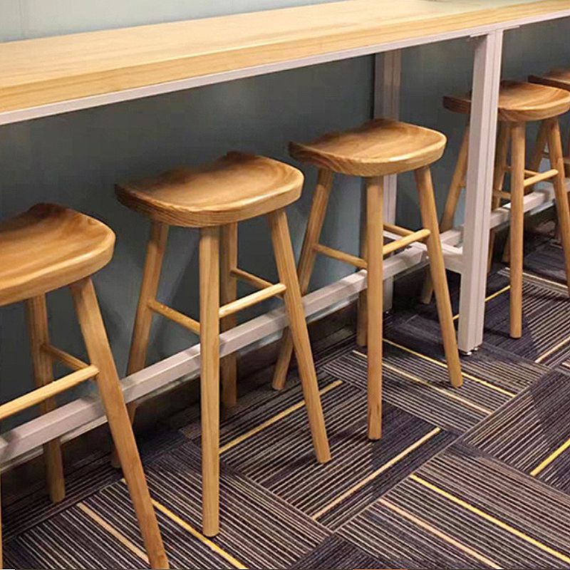 Moderner armloser Thekenhocker aus Holz, Restaurant-Barhocker mit Holzsitz und Pedal