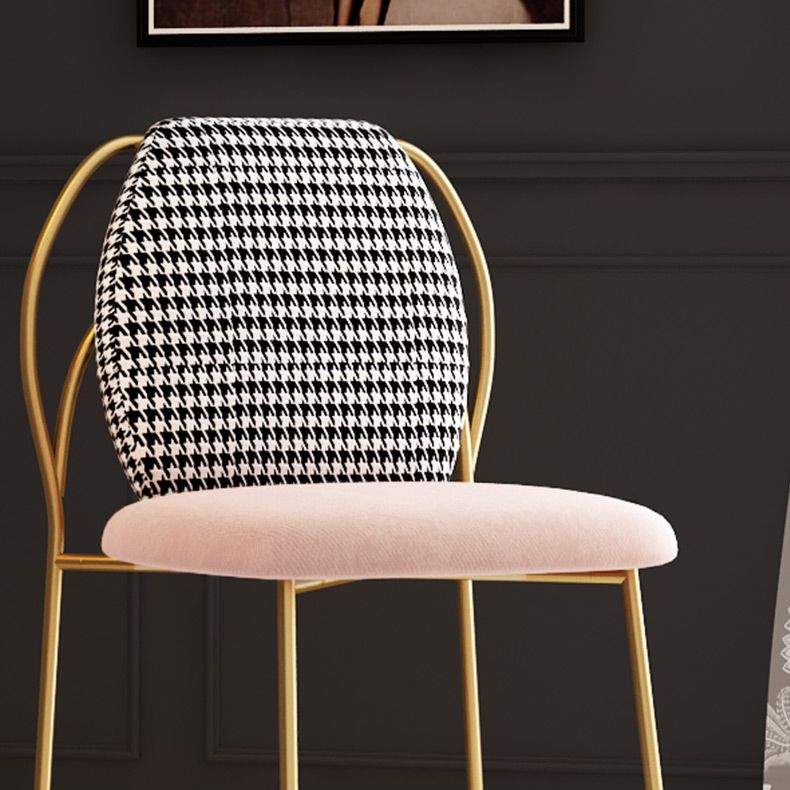 Glam – chaise d'appoint à dossier solide pour chambre à coucher, en velours, finition mate, avec pieds dorés