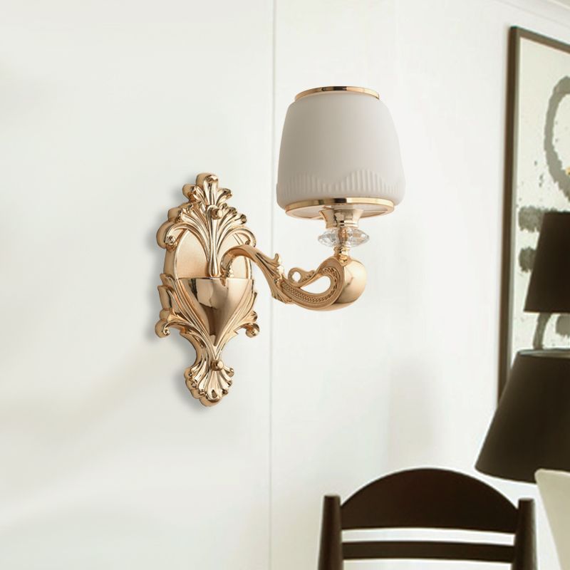 Lámpara de apliques de vidrio de ópalo de barril clásico 1/2 light Sala de pared de la pared de la pared con brazo curvilíneo en latón