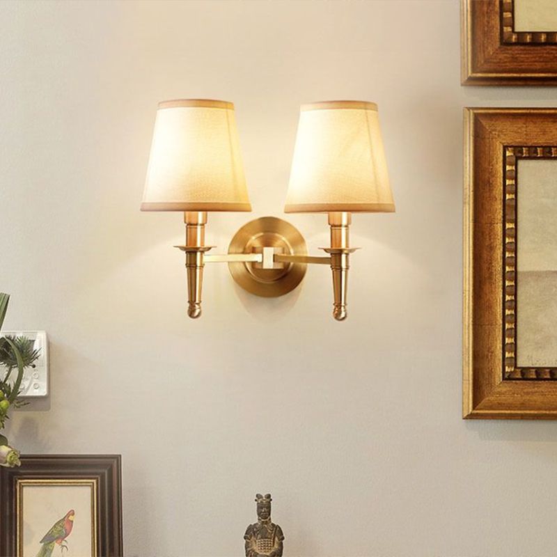 Funzione lampada da parete conica in ottone moderno sconce da parete in tessuto a bulbo singolo per corridoio