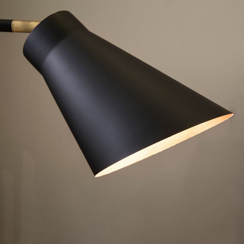 Lampada da scrivania moderna Funzione illuminazione da tavolo metallico per il salotto della camera da letto dello studio