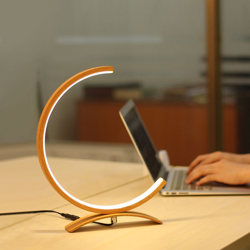 Lampes de chevet en forme de C en C moderniste acrylique LED Black / Gol Light Light avec arche base pour chambre à coucher