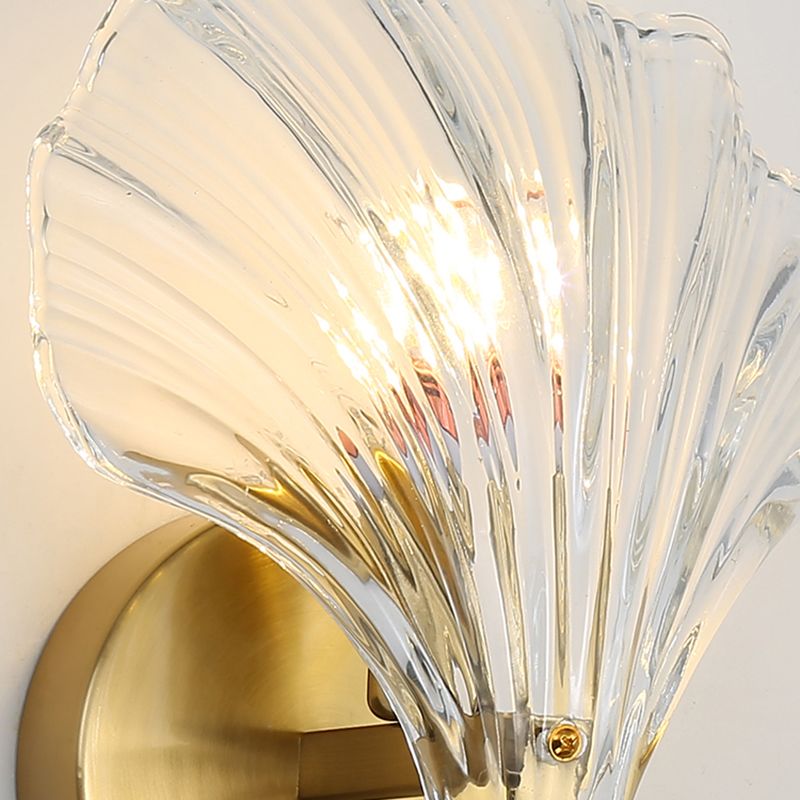 Shell Glass Shade 1 - Light Wall Sconce Metal Wall Armed Light in Clear and Gold
