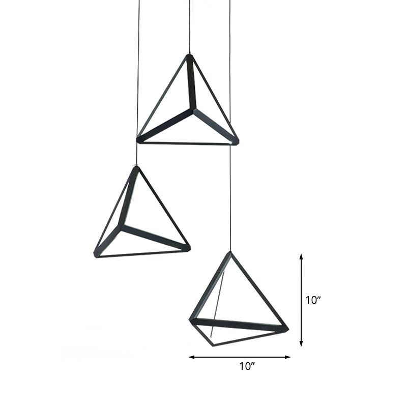3 têtes Restaurant un pendentif léger à LED noir simple Lampe plafond suspendue avec ombre en métal triangle