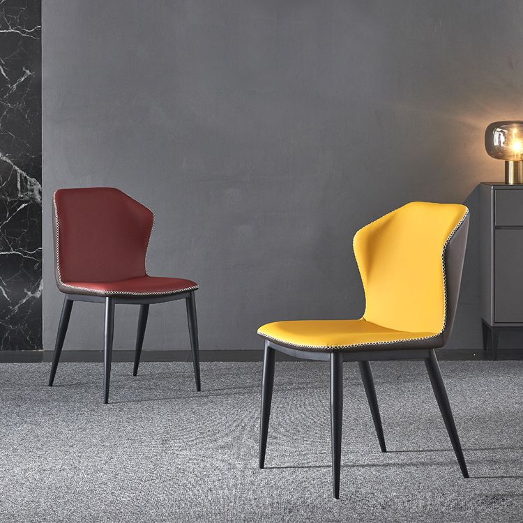 Sillas laterales sin brazos de comedor de cuero con respaldo de estilo industrial (juego de 4)