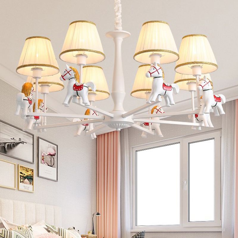 Carrousel Child Room Pendent Light Resin Cartoon Chandelier avec une teinte de tissu conique en blanc