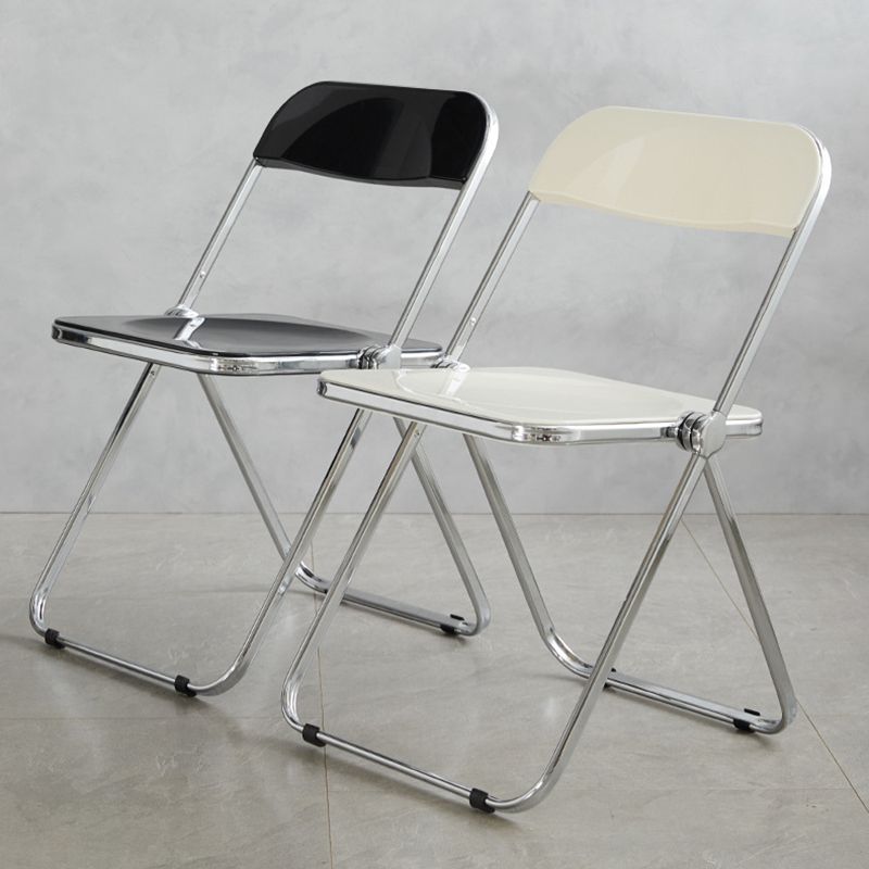 Les chaises latérales en plastique pliantes de conception industrielle ouvrent la chaise latérale de salle à manger arrière