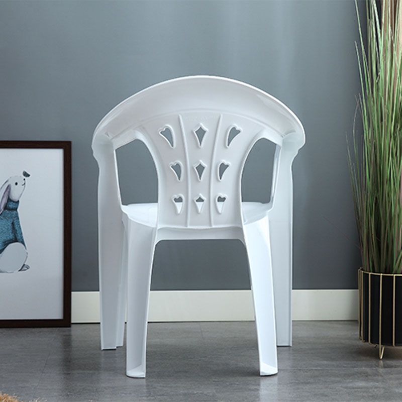 El apilamiento contemporáneo que cena el brazo preside el plástico que cena la silla lateral para el uso en el hogar