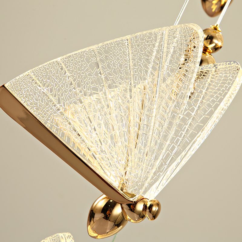 Lampe suspendue à LED en or acrylique dans le style en alliage zinc moderne de style artistique