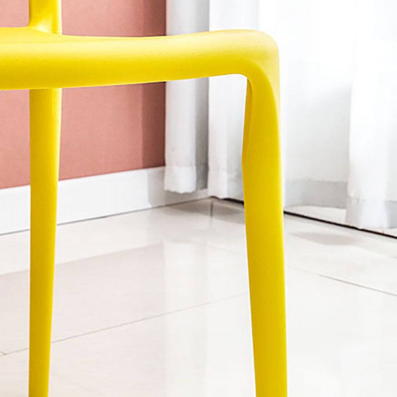 Chaise sans bras de salle à manger en plastique de style contemporain, chaises latérales de salle à manger à dos ouvert