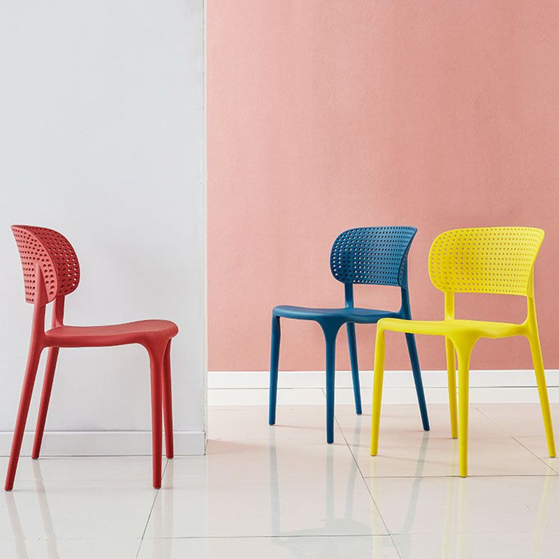 Chaise sans bras de salle à manger en plastique de style contemporain, chaises latérales de salle à manger à dos ouvert