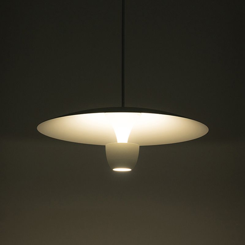 Nordic Flying Soucoucer Éclairage pendentif en métal LED Hanging Light