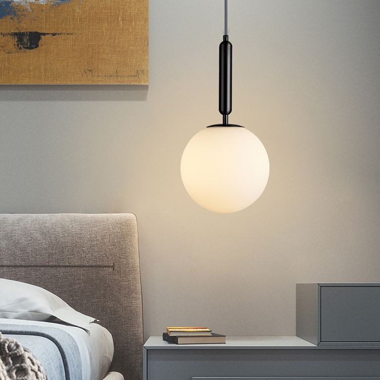 Semplicità moderna a soffitto rotondo a sospensione in vetro di latte appeso per soggiorno