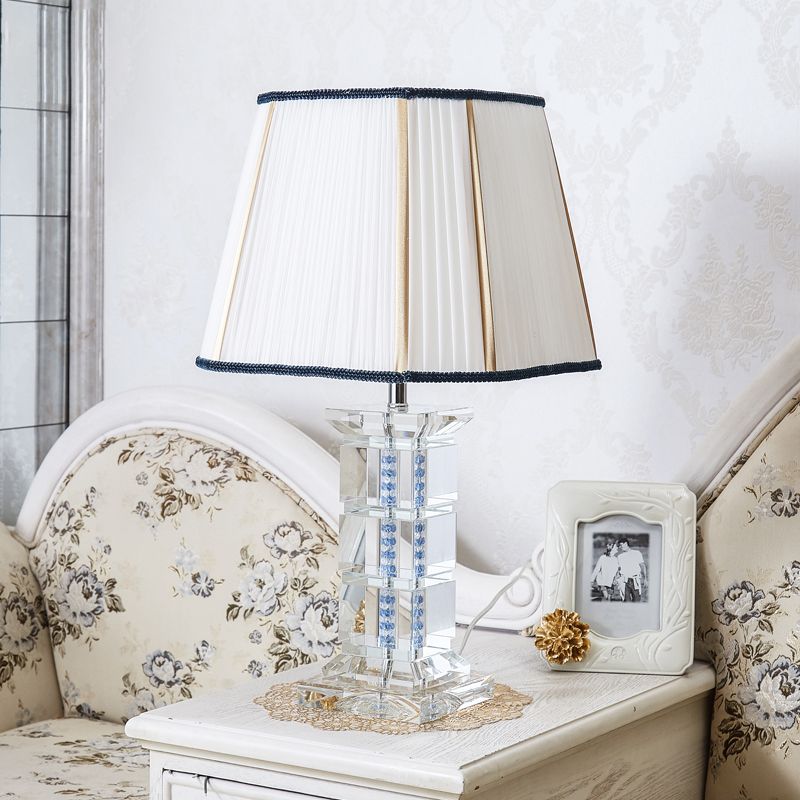 1 Head Tower Shape Table Light Modernist Hand-Cut Crystal Small Desk Lamp in White