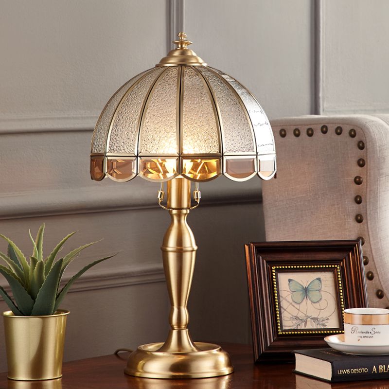 Lampada da tavolo vintage a cupola a 1 luce Lampada da comodino in vetro ad acqua in ottone per soggiorno