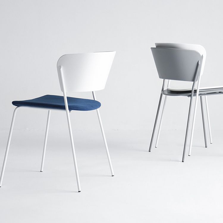 Chaise de salle à manger contemporaine, chaise latérale à dossier ouvert avec pieds en métal pour un usage domestique