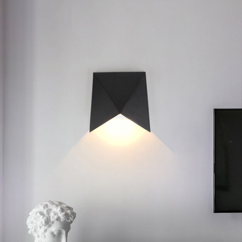 Geometric Shape Wall Lamp Modern Style Acrylic 1 Light Sconce in White / Black